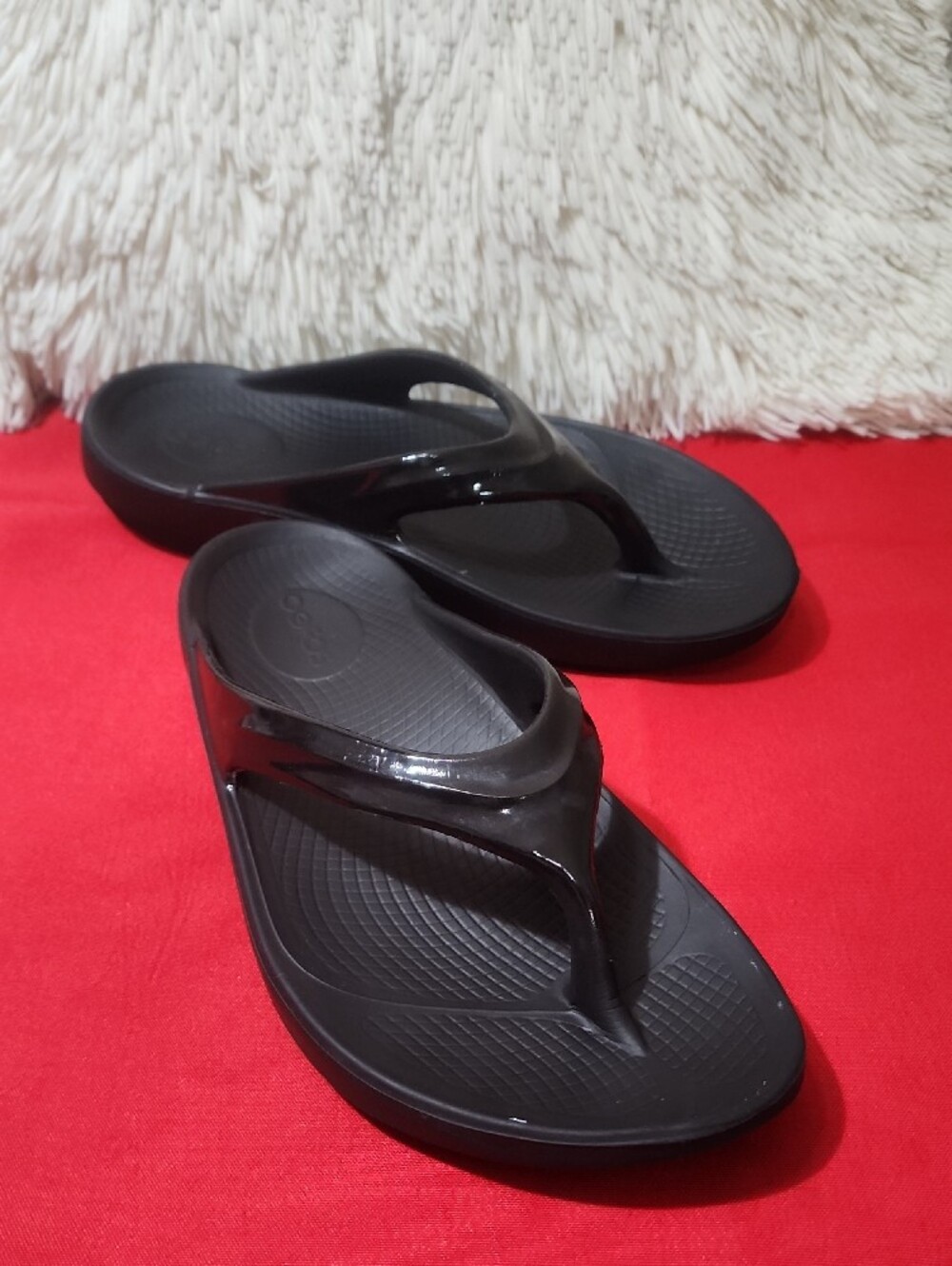 OOFOS Oolala Black Women’s Foam Flip Flop Sandals - Picture 4 of 10